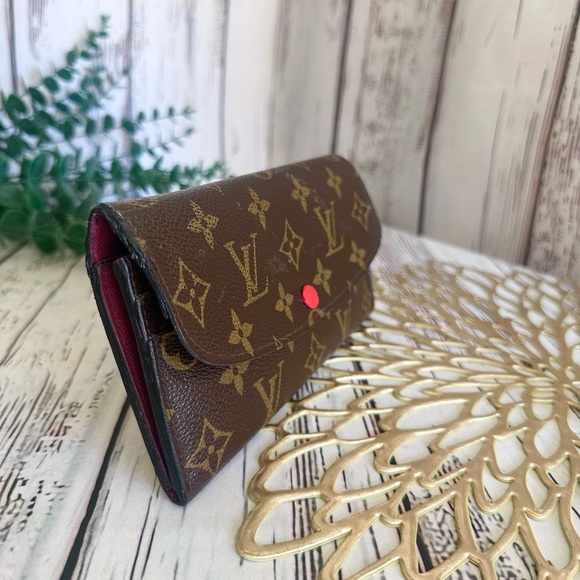 Louis Vuitton Emillie Monogram Wallet - Picture 7 of 9
